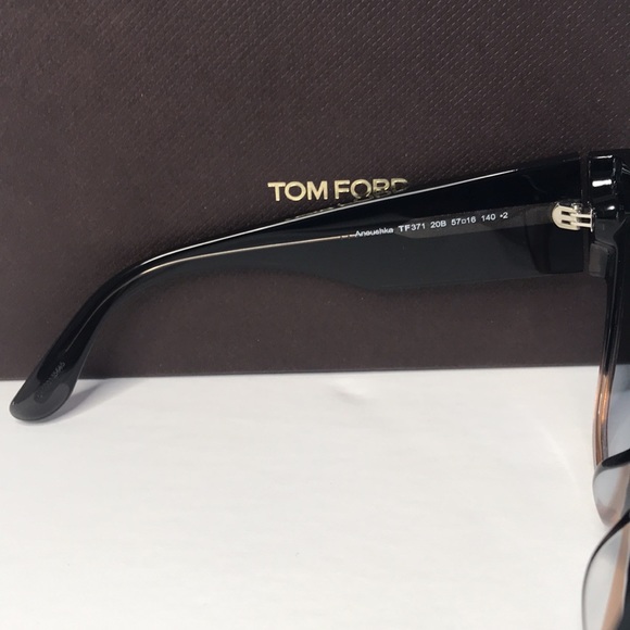 Tom Ford Women's Anoushka Oversized Butterfly Sunglasses FT0371 - Picture 16 of 16